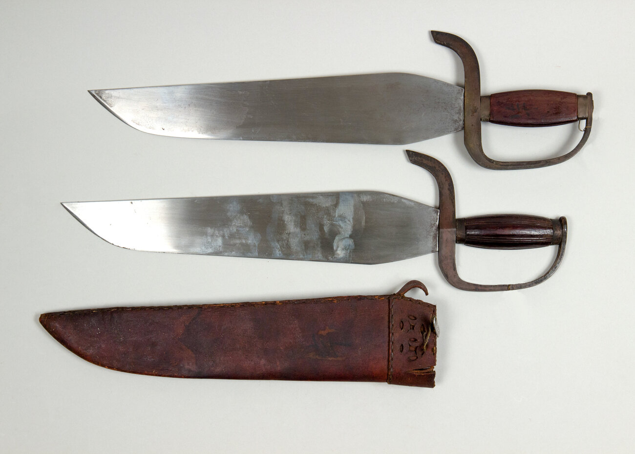 Paire de sabres-papillon (hudiedao) du XIXe siècle avec fourreau