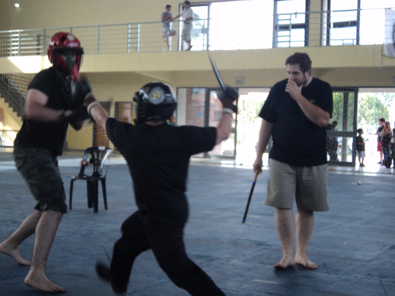 Sparring d’Eskrima au bâton avec protections